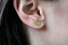 Load image into Gallery viewer, 5mm-gold-peridot-stud